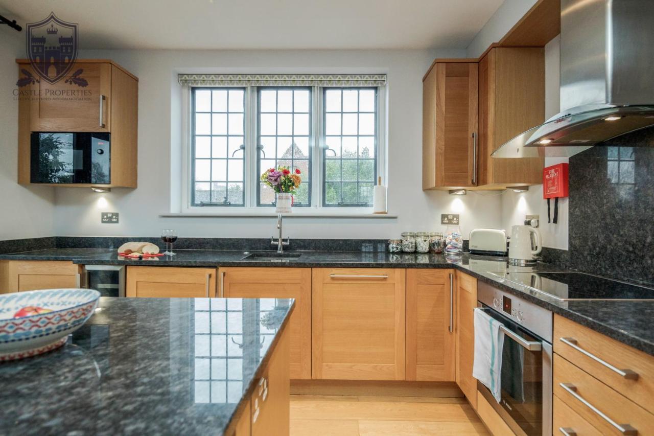 Castle Properties:Eton-The College Windsor Exteriör bild